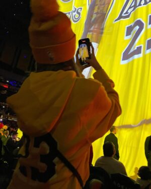 Song Yuqi Instagram - Today was really my lucky day!!
Thank you for all the players that showed us such an amazing game!!
Being a super fan of KingJames for more than 10years,watching him play in game in person has always  been my dream.And!!! Today is really a dream come true 😭 Thank you for inspiring me through out my career.I will step up my game too! Let’s go lakers!!

And ….
Taco Tuesday!!!! 😛

@lakers 
@kingjames