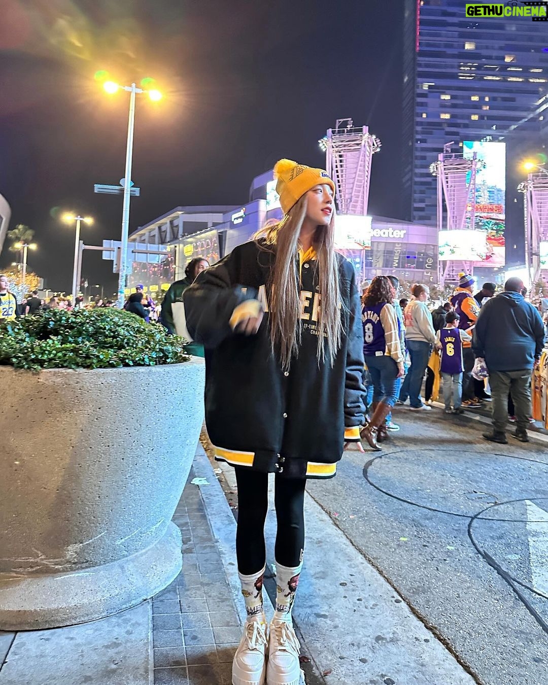 Song Yuqi - 1 Million Likes - Today was really my lucky day!!
Thank you for all the players that showed us such an amazing game!!
Being a super fan of KingJames for more than 10years,watching him play in game in person has always been my dream.And!!! Today is really a dream come true 😭 Thank you for inspiring me through out my career.I will step up my game too! Let’s go lakers!!
And ….
Taco Tuesday!!!! 😛
@lakers
@kingjames