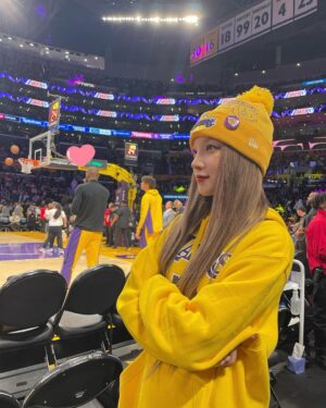 Song Yuqi Instagram - Today was really my lucky day!!
Thank you for all the players that showed us such an amazing game!!
Being a super fan of KingJames for more than 10years,watching him play in game in person has always  been my dream.And!!! Today is really a dream come true 😭 Thank you for inspiring me through out my career.I will step up my game too! Let’s go lakers!!

And ….
Taco Tuesday!!!! 😛

@lakers 
@kingjames