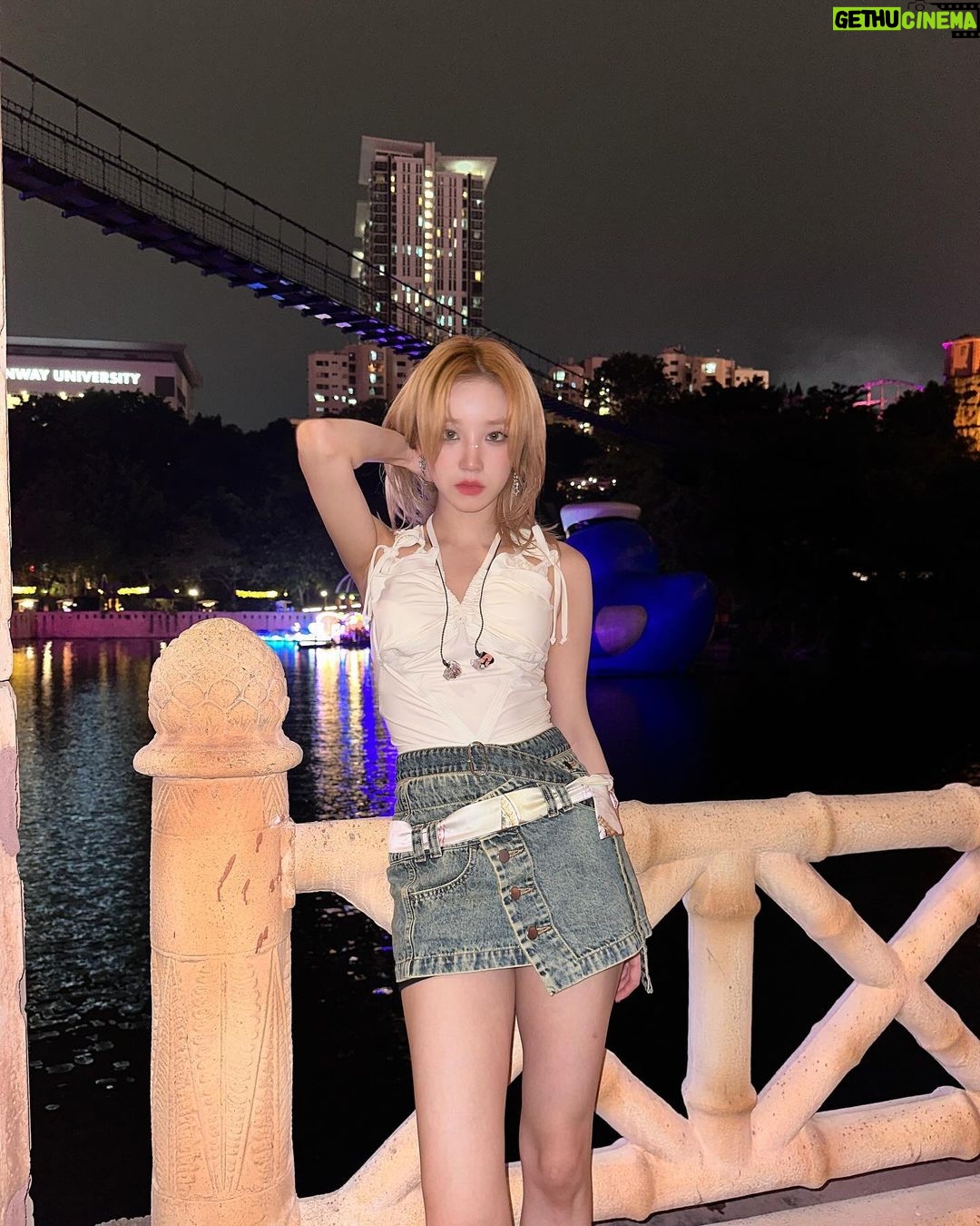 Song Yuqi Instagram - Hope u guys enjoyed last night 🎇