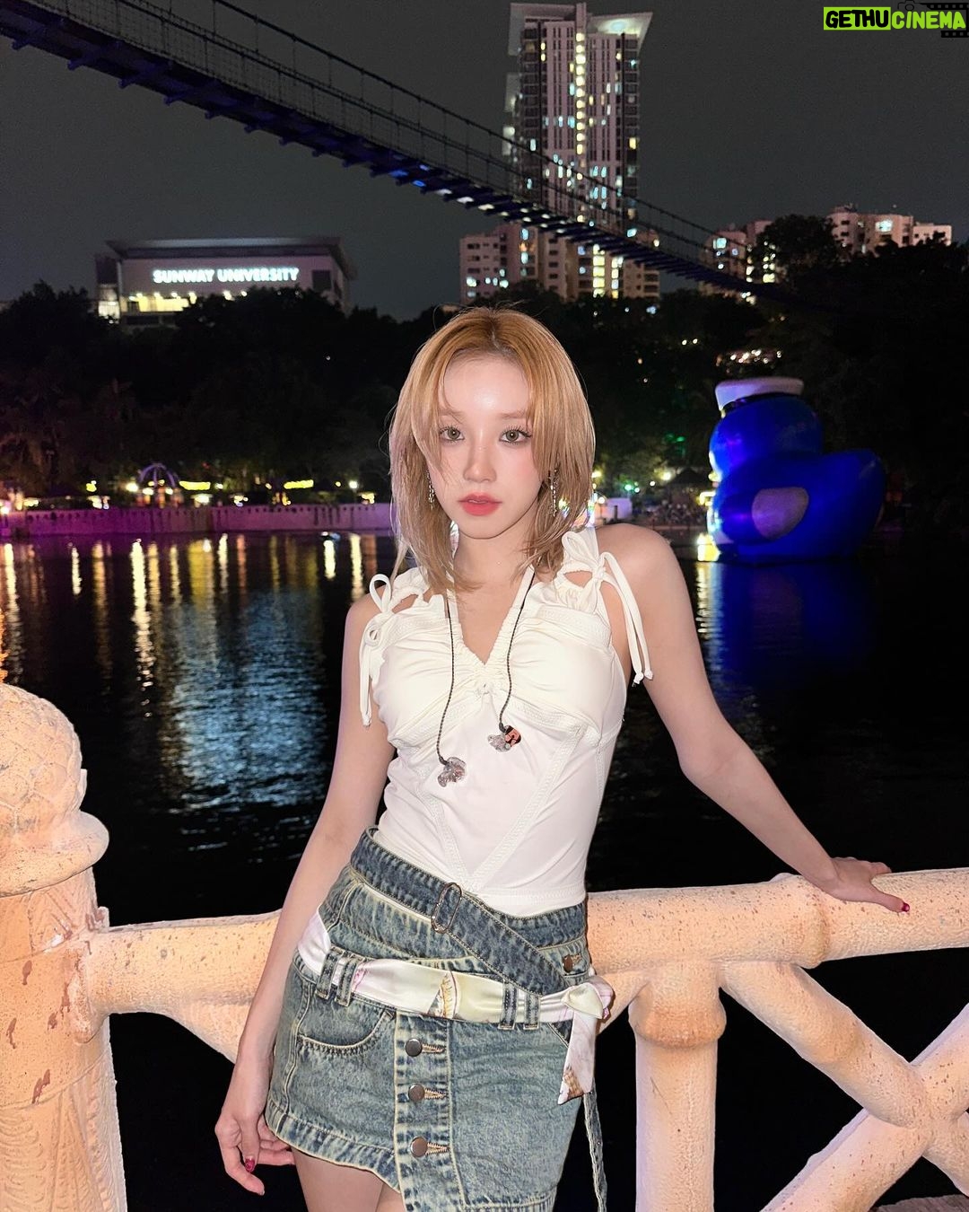 Song Yuqi Instagram - Hope u guys enjoyed last night 🎇