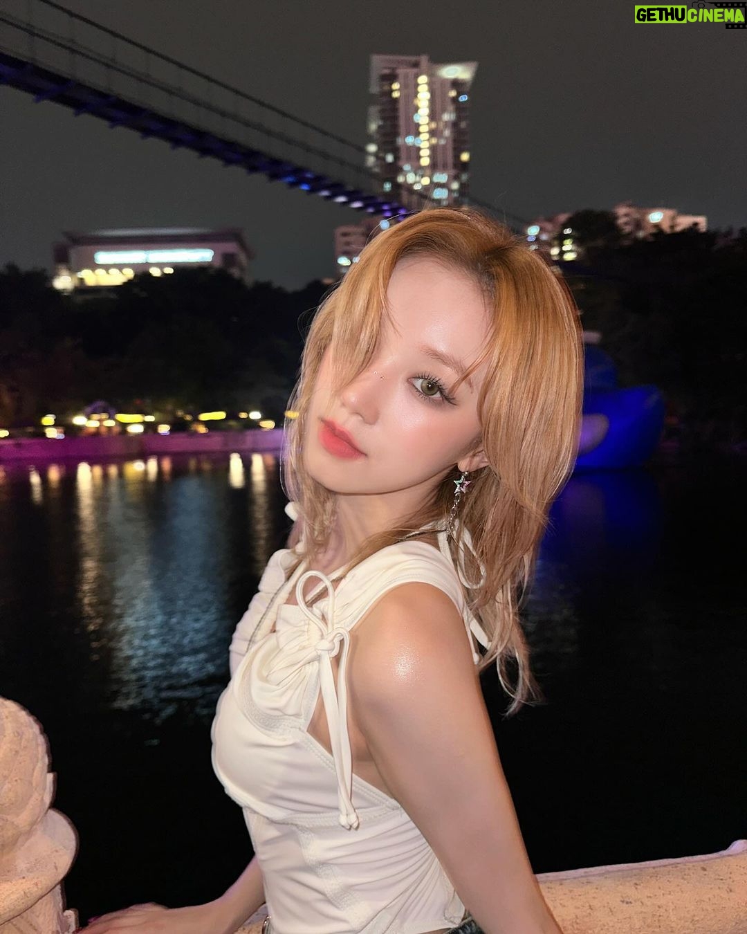 Song Yuqi Instagram - Hope u guys enjoyed last night 🎇