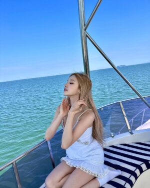 Song Yuqi Instagram - I want that ❤️‍🔥