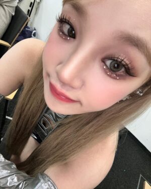 Song Yuqi Instagram - HBD to the super star🤔️