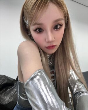 Song Yuqi Instagram - HBD to the super star🤔️