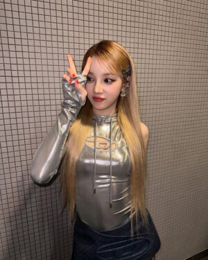 Song Yuqi Instagram - HBD to the super star🤔️