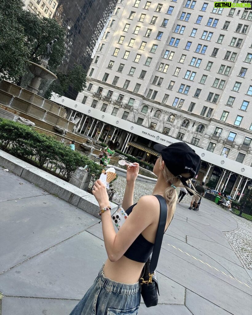 Song Yuqi Instagram - New York let’s go 🤟🏻 New York City