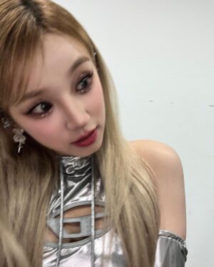 Song Yuqi Instagram - HBD to the super star🤔️