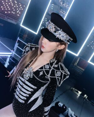 Song Yuqi Instagram - 🔥 Super Lady 🔥
