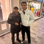 Sonu Sood Instagram – Recently on my trip to Istanbul I met this angel who was from Pakistan. I don’t remember his name but on seeing me he hugged me tight and forcefully slipped a 20 pound note in my hand and said “ My son you have been doing some amazing work for the poor, this is a small contribution from my side. Help someone in need” . Was so overwhelmed by his kind gesture, this is more than a million dollar for me. ❤️ God bless him always 🙏