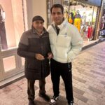 Sonu Sood Instagram - Recently on my trip to Istanbul I met this angel who was from Pakistan. I don’t remember his name but on seeing me he hugged me tight and forcefully slipped a 20 pound note in my hand and said “ My son you have been doing some amazing work for the poor, this is a small contribution from my side. Help someone in need” . Was so overwhelmed by his kind gesture, this is more than a million dollar for me. ❤️ God bless him always 🙏