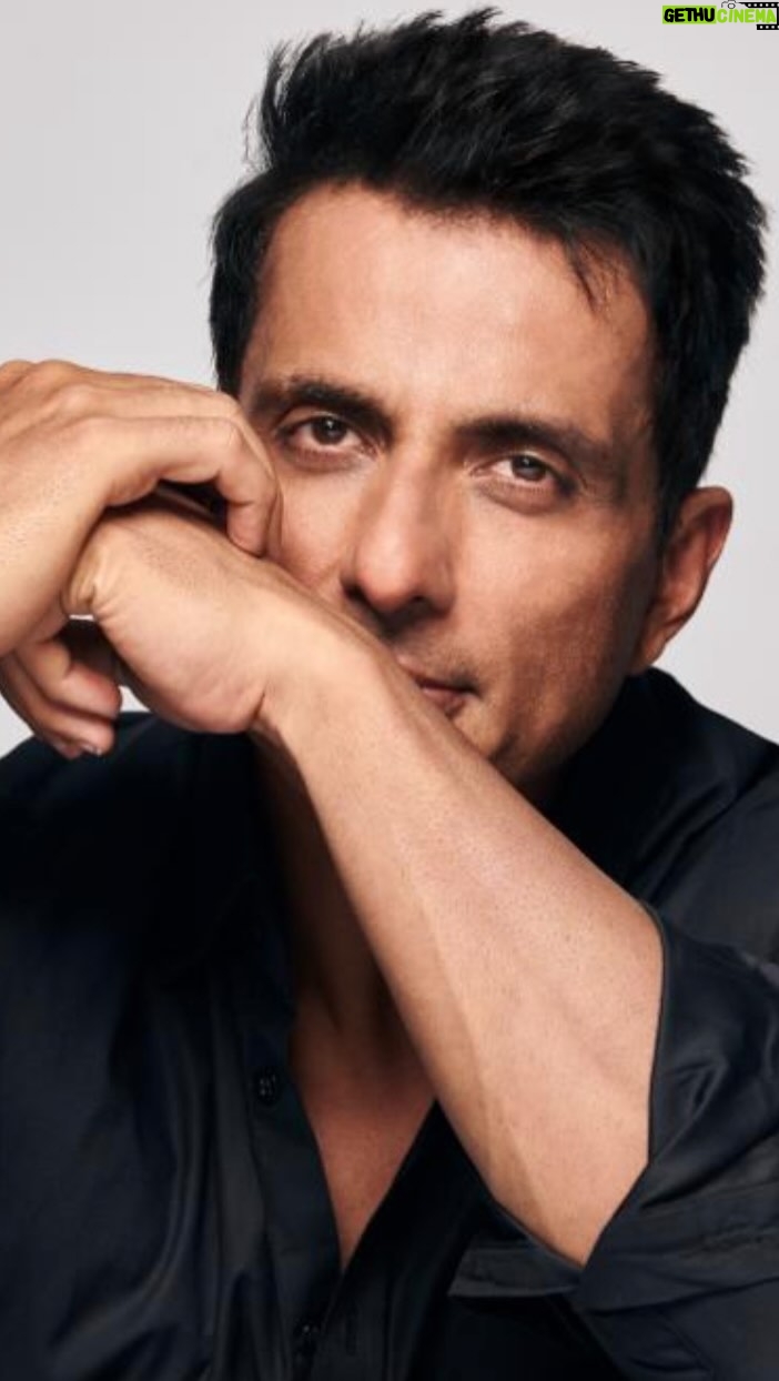 Sonu Sood Instagram - I am on a mission to make you a ‘Family Superstar’. Are you ready for it? Join me on a live chat show on Instagram on 18th November, 4 PM. Don’t forget to bring your parents and grandparents. See you soon! #TheLungStarShow