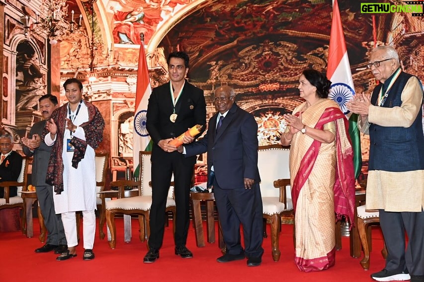 Sonu Sood Instagram - Humbled and honored to receive the Champions of Change Award Maharashtra to be conferred by the Hon’ble 37th Chief Justice of India Justice K G Balakrisnan & Hon’ble Justice Gyansudha Misra ( Former Judge Supreme Court of India ) Grateful for the opportunity to make a positive impact, and I am eager to continue contributing to the betterment of society & Indian film Industry. Thank you, Shri Nandan Jha ( Chairman Champions of Change award Committee) for acknowledging the efforts of individuals striving for positive change. 🏆🙏 🏆🙏 #ChampionOfChangeMaharashtra #ChampionsOfChangeAward #NandanJha #IFIE #InteractiveForumonIndianEconomy #PositiveImpact”