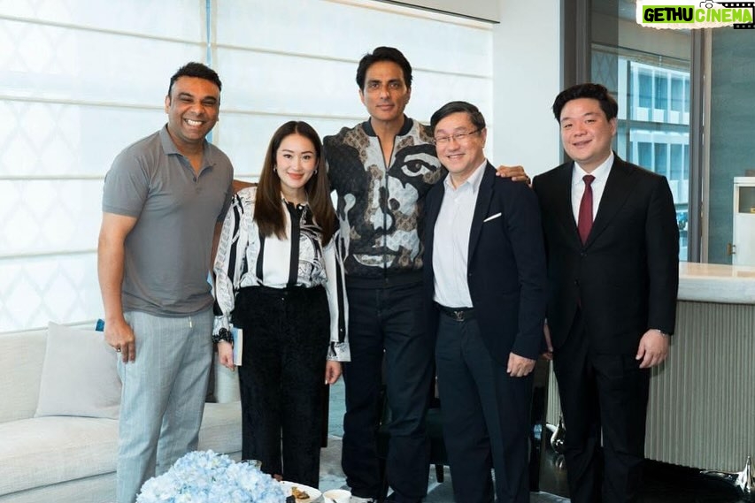 Sonu Sood Instagram - It was such a pleasure meeting K.ing in Thailand yesterday. Spoke at length about some exciting collaborations between India and Thailand. Watch this space. Something exciting coming soon. š®š³ š¹š @ingshin21 @surapong.lee @top.polnotcha @abyrao @chavantushar
