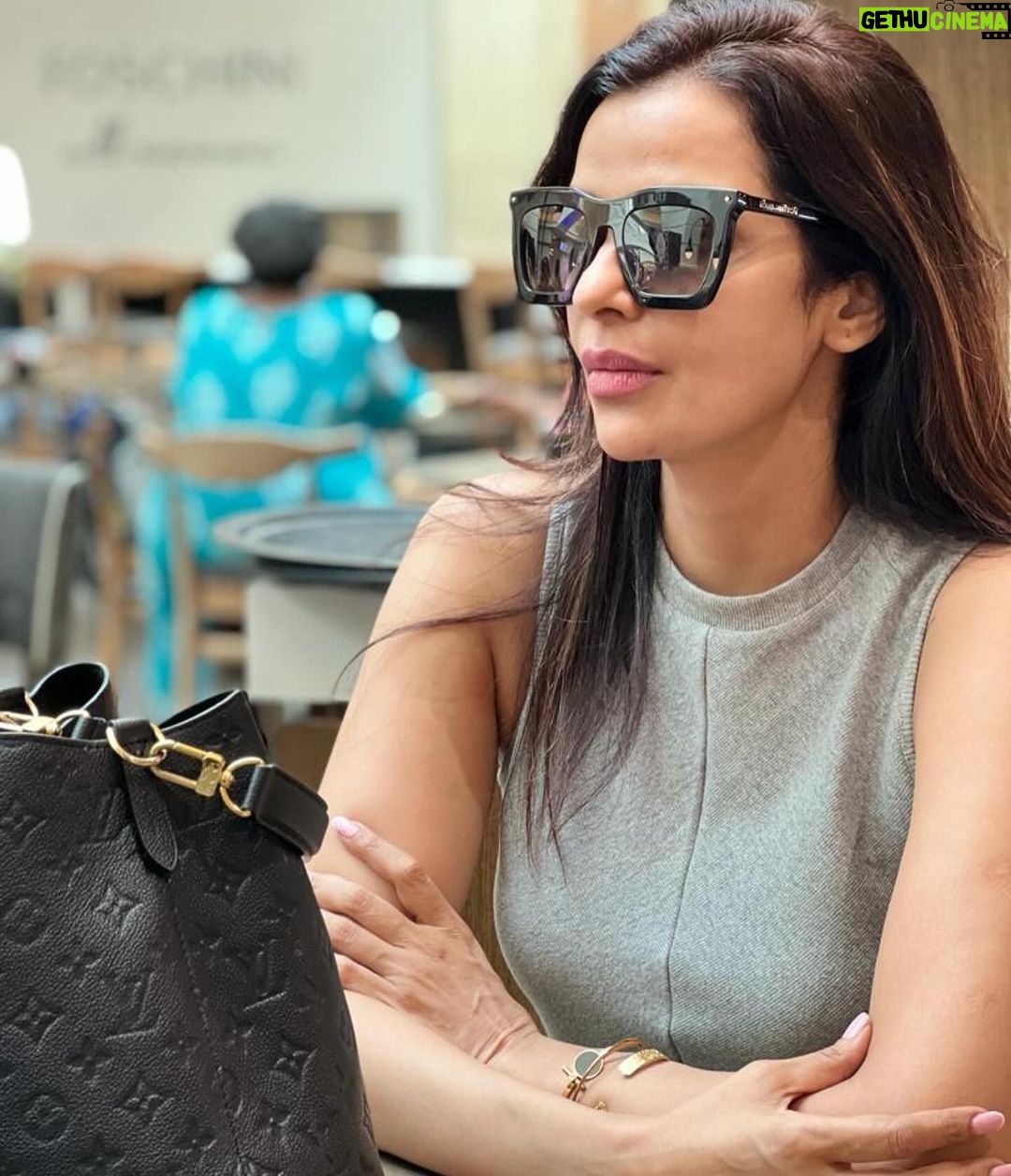 Sonu Sood Instagram - Happy birthday Sonali. @sonalisood04 🤍 Thanks for always being my support system. Love u loads ❤️❤️❤️❤️