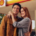 Sophia Abrahão Instagram - Eu que amo um bastidor, quero aproveitar o #tbt de hoje pra compartilhar com vocês um pouco de como foram as gravações de “Caminhos do Amanhã” ✨ Me contem o que vocês acharam da Laura e do Bruno? Vou ler e responder tudo por aqui 💗💗 #EnergiaQueVemDaGente