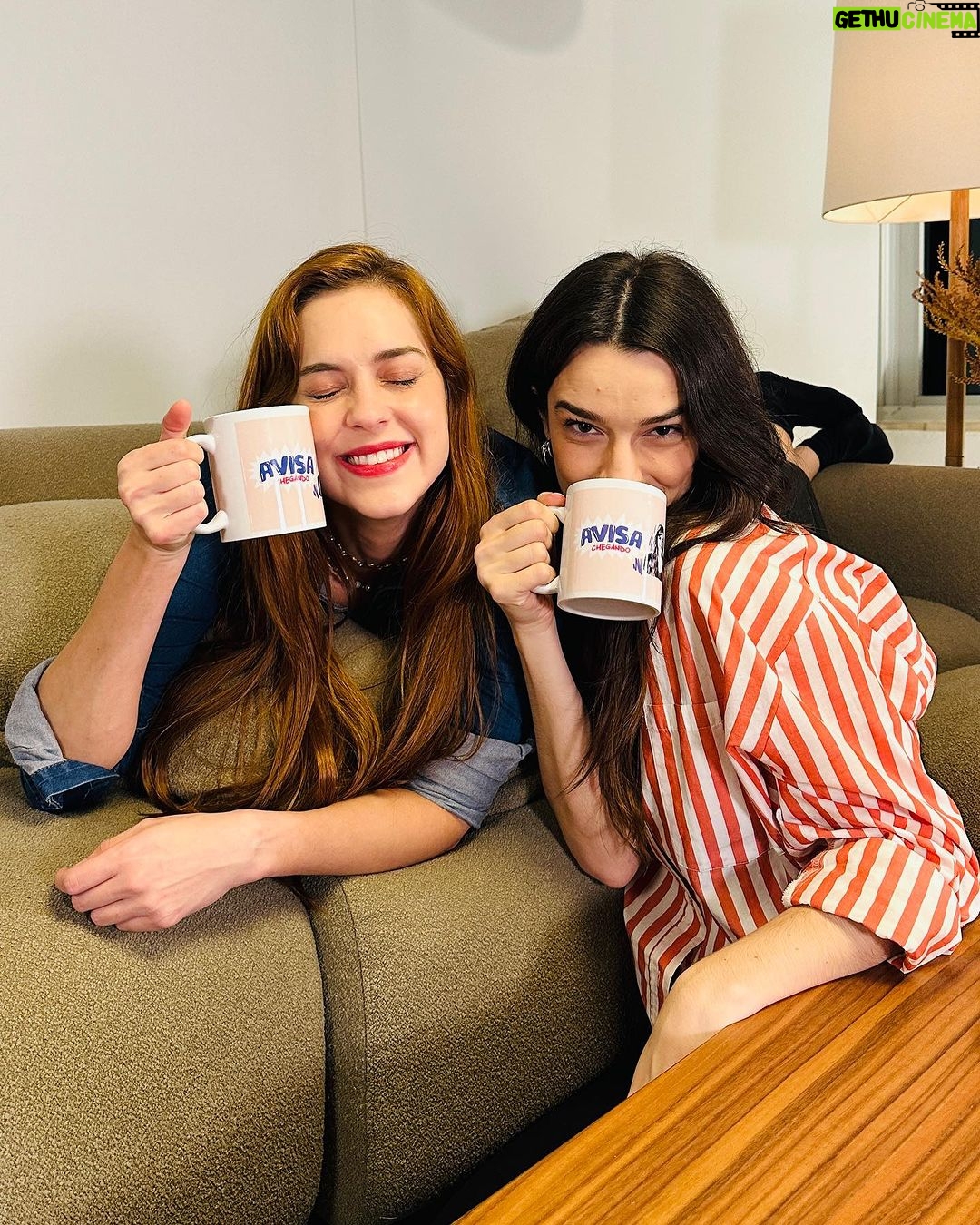 Sophia Abrahão Instagram - Um dumpzinho dos bastidores da gravação da nossa 2ª temporada pra dizer que: ESTAMOS DE VOLTA! (não hoje, na quinta-feira), no mesmo canal e horário... hahahahaha 🎙️❤️😂 Estamos muito animadas pra dividir com vocês mais histórias e risadas! Preparamos essa temporada com muito carinho. Então se inscreva no canal e ative as notificações pra não perder nada. E claro, AVISA CHEGANDO 😅 #videocast #sophiaabrahao #marianamolina #segundatemporada
