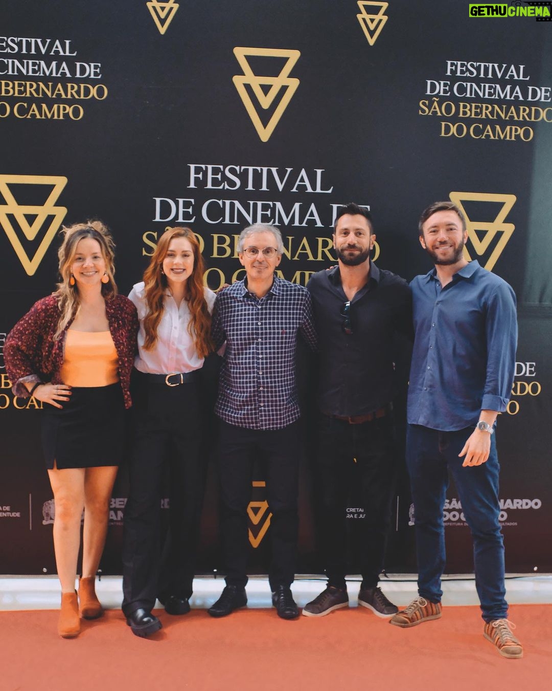 Sophia Abrahão Instagram - muito feliz por finalmente dividir “Letícia” com vocês. ontem o nosso longa estreou no @festivaldecinemadesaobernardo e levou dois prêmios: “Melhor Atriz” (pra essa que vos escreve 😂), e “Melhor Direção” para o @cristianovieira10… é uma honra receber esse prêmio. gostaria muito de agradecer a toda equipe do filme que também faz parte disso. foi uma noite inesquecível! claro, não poderia deixar de agradecer aos meus fãs que estavam lá me apoiando, como sempre ❤️ a premiação estava impecável, vida longa ao festival 🎬 #CinemaNacional #Letícia