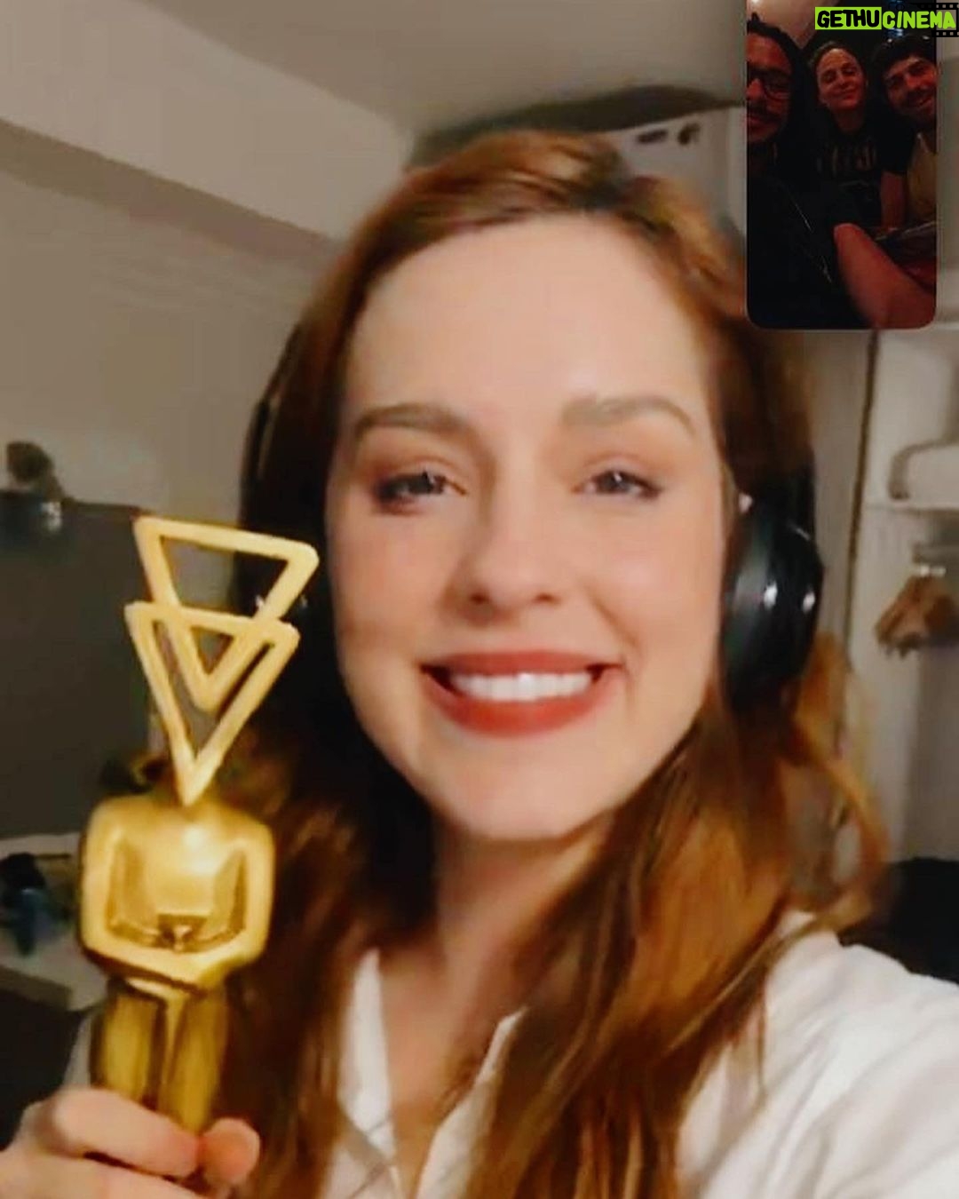 Sophia Abrahão Instagram - muito feliz por finalmente dividir “Letícia” com vocês. ontem o nosso longa estreou no @festivaldecinemadesaobernardo e levou dois prêmios: “Melhor Atriz” (pra essa que vos escreve 😂), e “Melhor Direção” para o @cristianovieira10… é uma honra receber esse prêmio. gostaria muito de agradecer a toda equipe do filme que também faz parte disso. foi uma noite inesquecível! claro, não poderia deixar de agradecer aos meus fãs que estavam lá me apoiando, como sempre ❤️ a premiação estava impecável, vida longa ao festival 🎬 #CinemaNacional #Letícia