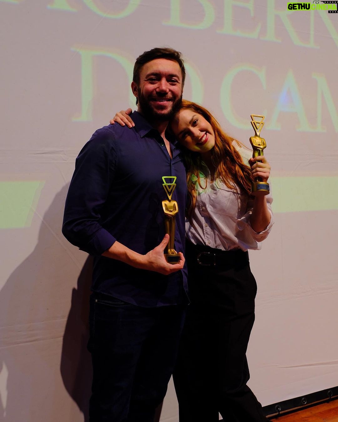 Sophia Abrahão Instagram - muito feliz por finalmente dividir “Letícia” com vocês. ontem o nosso longa estreou no @festivaldecinemadesaobernardo e levou dois prêmios: “Melhor Atriz” (pra essa que vos escreve 😂), e “Melhor Direção” para o @cristianovieira10… é uma honra receber esse prêmio. gostaria muito de agradecer a toda equipe do filme que também faz parte disso. foi uma noite inesquecível! claro, não poderia deixar de agradecer aos meus fãs que estavam lá me apoiando, como sempre ❤️ a premiação estava impecável, vida longa ao festival 🎬 #CinemaNacional #Letícia