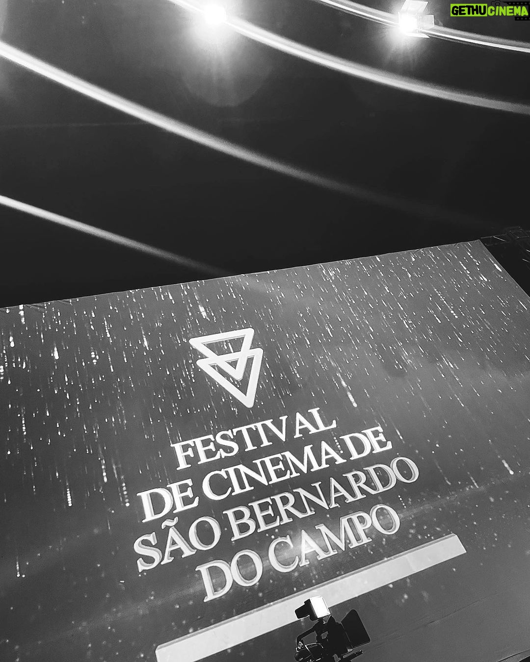 Sophia Abrahão Instagram - muito feliz por finalmente dividir “Letícia” com vocês. ontem o nosso longa estreou no @festivaldecinemadesaobernardo e levou dois prêmios: “Melhor Atriz” (pra essa que vos escreve 😂), e “Melhor Direção” para o @cristianovieira10… é uma honra receber esse prêmio. gostaria muito de agradecer a toda equipe do filme que também faz parte disso. foi uma noite inesquecível! claro, não poderia deixar de agradecer aos meus fãs que estavam lá me apoiando, como sempre ❤️ a premiação estava impecável, vida longa ao festival 🎬 #CinemaNacional #Letícia