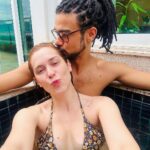 Sophia Abrahão Instagram - amor, como pode? 9 anos juntos e o amor que sinto por você só cresce! não consigo lembrar como eu era antes de você e também não consigo imaginar um futuro sem vc ao meu lado. nossa parceria é imbatível, a gente forma um time tão forte, tão resiliente que às vezes nem acredito que te encontrei. em 9 anos, crescemos juntos e aproveitamos cada fase da nossa jornada. construímos um lar do nosso jeitinho, cheio de amor e parceria. e hoje, nossa família é o meu bem mais precioso. e nunca se esqueça que eu estou aqui para te apoiar, te ouvir e te amparar em todos os momentos, porque o nosso amor é alicerce para superarmos juntos qualquer desafio que a vida nos apresentar. tô aqui sempre! tô ansiosa para caminhar ao seu lado e continuar construindo uma vida com você, meu porto seguro. que venham muitos anos de risadas e amor pela frente! te amo muito ❤️