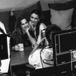 Sophia Abrahão Instagram – Um dumpzinho dos bastidores da gravação da nossa 2ª temporada pra dizer que: ESTAMOS DE VOLTA! (não hoje, na quinta-feira), no mesmo canal e horário… hahahahaha 🎙️❤️😂

Estamos muito animadas pra dividir com vocês mais histórias e risadas! Preparamos essa temporada com muito carinho. Então se inscreva no canal e ative as notificações pra não perder nada. E claro, AVISA CHEGANDO 😅 

#videocast #sophiaabrahao #marianamolina #segundatemporada