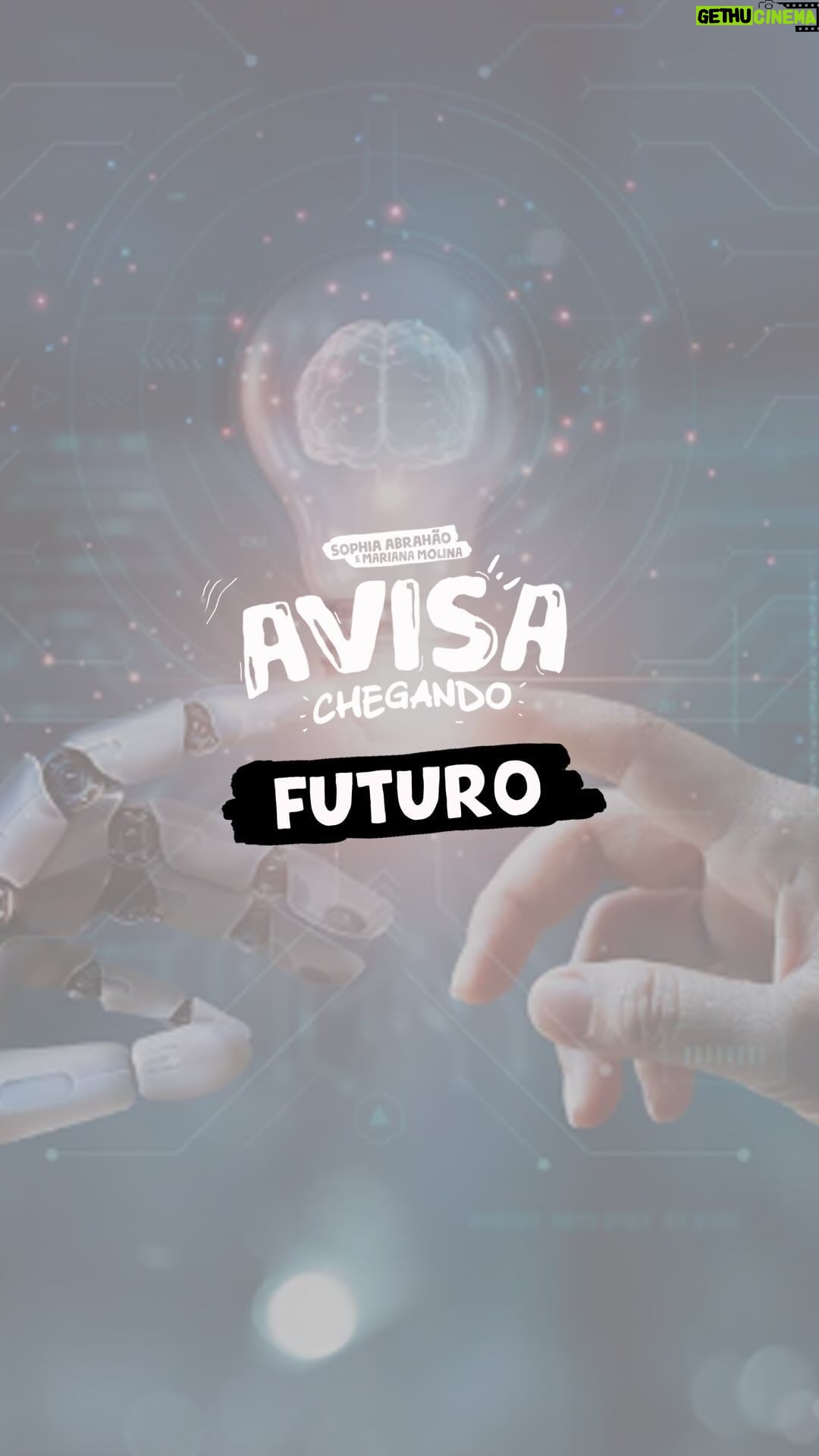 Sophia Abrahão Instagram - Hoje a gente fecha a segunda temporada do #AvisaChegando falando sobre futuro ✨ E esse tema rendeu um bom debate, vale a pena entrar nessa discussão com a gente. Tem risada, reflexão e nenhuma conclusão do que esperar do futuro hahahaha! Daqui a pouco no canal :) link na bio! #futuro #videocast #sophiabrahao #marianamolina