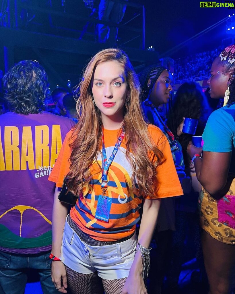Sophia Abrahão Instagram - Esperando a Beija-flor arrasar 💙 #Carnaval 2024 #Sapucaí Marquês de Sapucaí, Rio de Janeiro - RJ, Brasil.