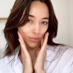 Sophia Culpo Instagram – During a busy week, keep it simple. All you need are the tried and true. Exfoliating is what keeps your skin fresh, new, and radiant by increasing skin cell turnover and getting rid of that old, dull skin. I love incorporating a gentle exfoliating serum like the @freshbeauty Lotus Resurfacing Serum, packed with AHAs, to keep my skin youthful and glowing. Lock it all in with the Nighttime Recovery Lotus Dream Cream and you’d never know we barely slept this week;)
#freshpartner #SkinOfYourDreams #freshLotus