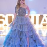 Sophia Valverde Instagram - O que dizer dessa festa maravilhosa 🤍 ainda tenho muita foto pra postar 🤩 Aqui com os vestidos perfeitos que o @israelvalentimoficial fez especialmente pra mim 🤩 Fotos: @caioduran / @agenciabrazilnews Buffet: @casabertolazzi Cobertura de evento @arrozdefestaoficial Assessoria @carolqueirozassessoria Decoradora @camidecorr Acervo @cakefakesp Balões @feehpersonalizados Papelaria de luxo @lakarolpersonalizadosdeluxo Suspiro @como.oususpiro Doces finos @luchocolates Iluminação @casaliluminadoeventos Torre Led @mais.photo @maisledproducoes Iluminação @casaliluminadoeventos Painel @cakefakesp e @luminiwall Balões @feehpersonalizados Dj @djviloki_ Plataforma 360° @mais.photo Espelho mágico @mais.photo Fogo e filmagem @mais.photo Túnel de Led @mais.photo Churros @super.churros_ Donuts @theplanetdonuts Brigadeiro @delicianotacho.Brigadeiria Sorvete @sorvetevintage Algodão escultura @candypopalgodao Pudim @pudinsdodods Foundee @domcheffoundue Móveis de Led @ddreventos Letreiro @casailuminadoeventos Bolo @luchocolates Pista @djviloki_ Bar @vado_drinks Aromatização ambiente @bykicustodioq Bem festivo @miahdoces_ Bolachinhas @donanicebolacharia #18 #happybirthday #festa #amo #obrigadaDeus #happiness #aniversario #dezoitão
