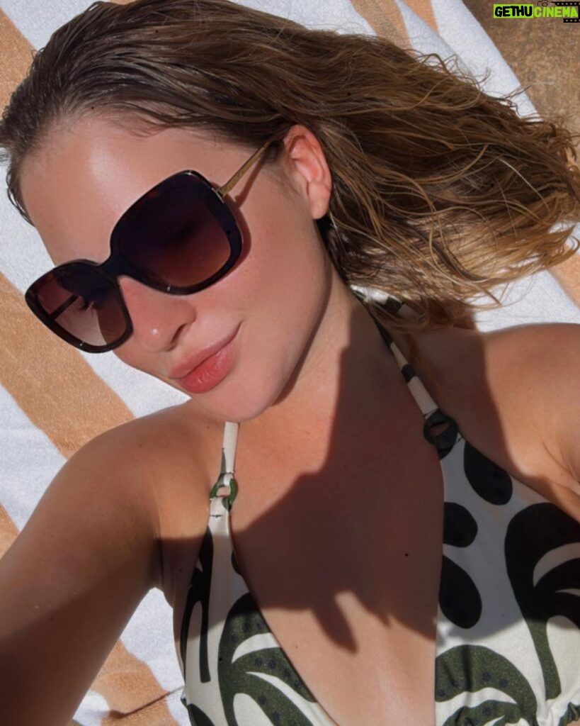 Sophia Valverde Instagram - Segundou com S de SOL ☀️ Dias de descanso, lazer e muita diversão 🙌🏻 Amooooo 🥰 Resort @beachpark Biquíni @lualuaoficial #photooftheday #portodasdunas #fortaleza #amo #beachpark #love Suites Resort Beach Park