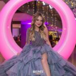 Sophia Valverde Instagram - Mais 10 fotos da minha festa de 18 anos 🩷 Arrasta para o lado pra ver todas 🥰 #festa #amei #18 #happybirthday #aniversario #look #instaphoto Buffet @casabertolazzi Cobertura de evento @arrozdefestaoficial Assessoria @carolqueirozassessoria Looks @israelvalentimoficial Beleza @jacksonnunesoficial @gabrielgonsalles @gleicabeauty @lopesvandela Decoradora @camidecorr Acervo @cakefakesp Balões @feehpersonalizados Papelaria de luxo @lakarolpersonalizadosdeluxo Suspiro @como.oususpiro Doces finos @luchocolates Iluminação @casaliluminadoeventos Torre Led @mais.photo @maisledproducoes Iluminação @casaliluminadoeventos Painel @cakefakesp e @luminiwall Balões @feehpersonalizados Dj @djviloki_ Plataforma 360° @mais.photo Espelho mágico @mais.photo Fogo e filmagem @mais.photo Túnel de Led @mais.photo Churros @super.churros_ Donuts @theplanetdonuts Brigadeiro @delicianotacho.Brigadeiria Sorvete @sorvetevintage Algodão escultura @candypopalgodao Pudim @pudinsdodods Foundee @domcheffoundue Móveis de Led @ddreventos Letreiro @casailuminadoeventos Bolo @luchocolates Pista @djviloki_ Bar @vado_drinks Aromatização ambiente @bykicustodioq Bem festivo @miahdoces_ Bolachinhas @donanicebolacharia