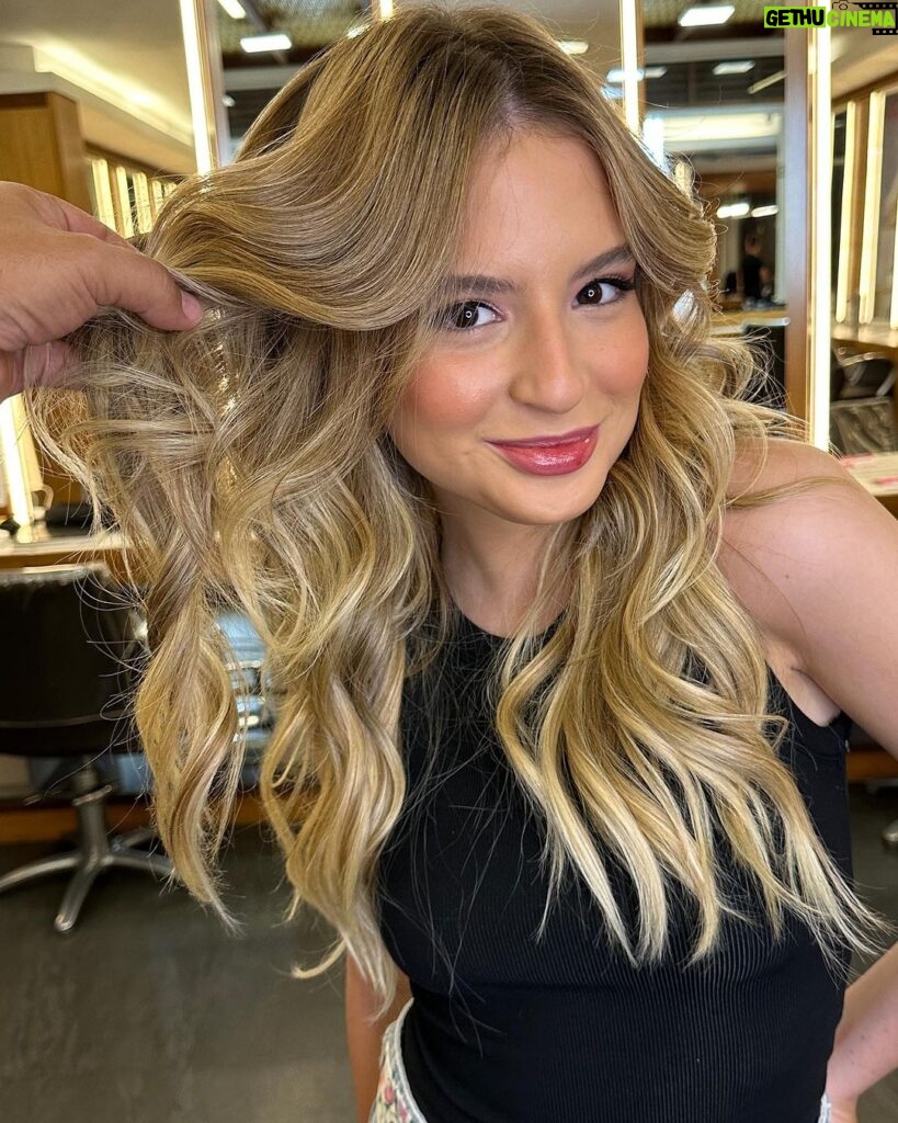 Sophia Valverde Instagram - Deixe a vida te surpreender… 🤍 Cabelo: @jacksonnunesoficial e equipe Make: @gleicabeauty Local: @injack.cps #photooftheday #hairstyle #instaphoto #happiness #instalove IN Jackson Nunes