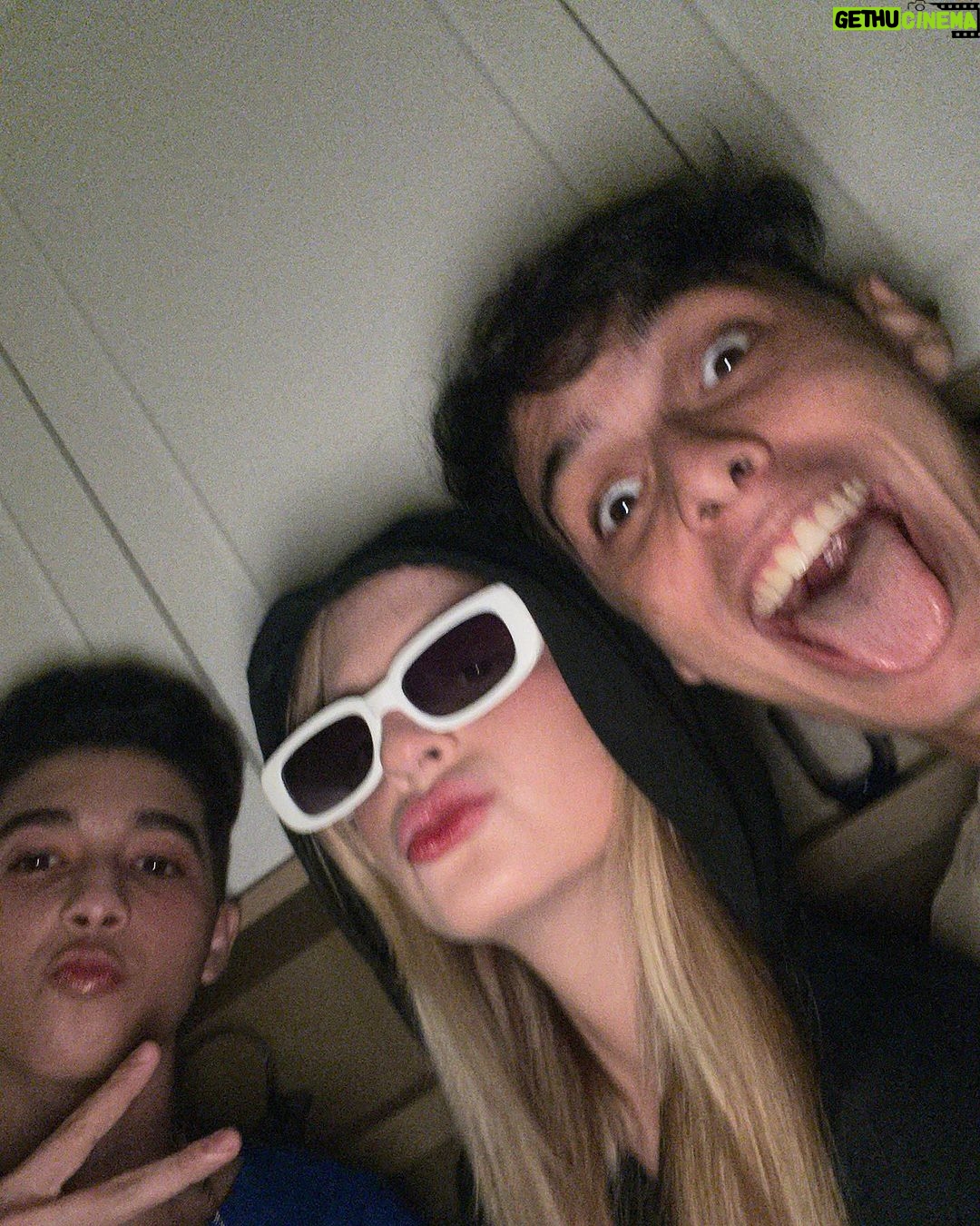 Sophia Valverde Instagram - Um pouquinho do que foi minha última madrugada aqui em Fortaleza 🤍 Como eu estava com saudades de tudo isso aqui 🥰 #fortal #amo #portodasdunas #ppd #moments #photography #photooftheday #amigos Beach Park, Fotaleza Brasil