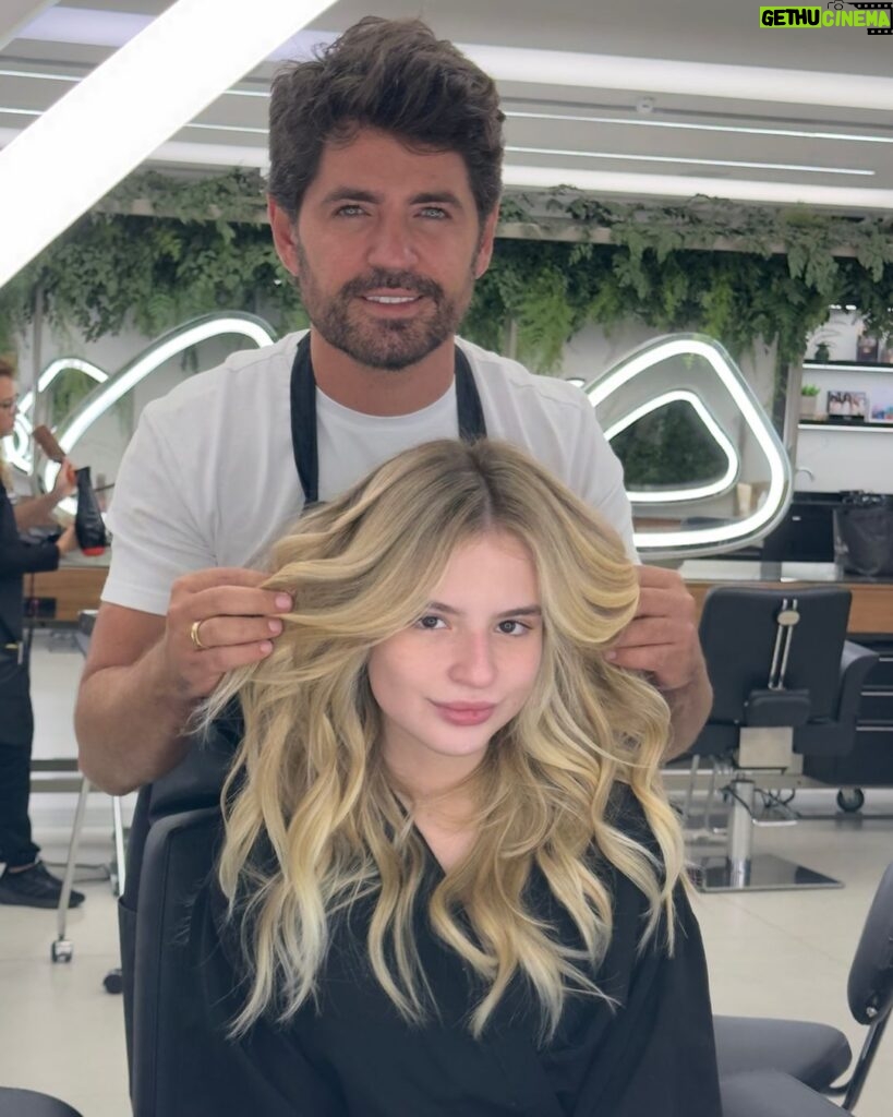 Sophia Valverde Instagram - Loiro renovado sempre por ele: @jacksonnunesoficial 🩵 #amo #jacksonnunes #hair #hairstyles #loira #photooftheday #instagram #instalove Âme Concept
