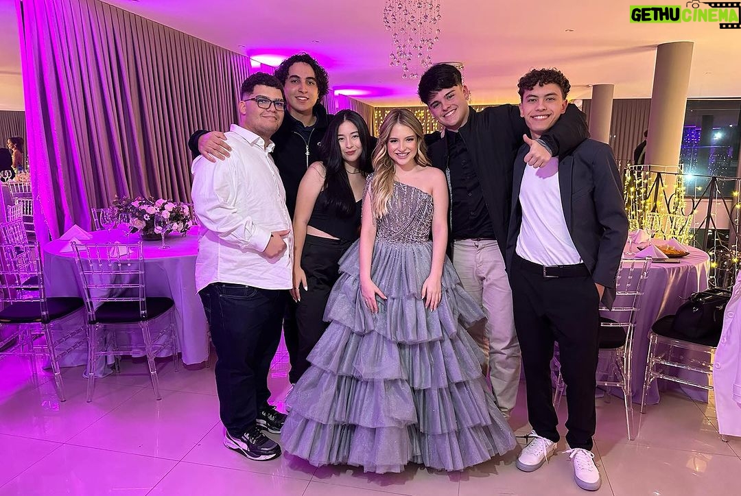 Sophia Valverde Instagram - Mais 10 fotos da minha festa de 18 anos 🩷 Arrasta para o lado pra ver todas 🥰 #festa #amei #18 #happybirthday #aniversario #look #instaphoto Buffet @casabertolazzi Cobertura de evento @arrozdefestaoficial Assessoria @carolqueirozassessoria Looks @israelvalentimoficial Beleza @jacksonnunesoficial @gabrielgonsalles @gleicabeauty @lopesvandela Decoradora @camidecorr Acervo @cakefakesp Balões @feehpersonalizados Papelaria de luxo @lakarolpersonalizadosdeluxo Suspiro @como.oususpiro Doces finos @luchocolates Iluminação @casaliluminadoeventos Torre Led @mais.photo @maisledproducoes Iluminação @casaliluminadoeventos Painel @cakefakesp e @luminiwall Balões @feehpersonalizados Dj @djviloki_ Plataforma 360° @mais.photo Espelho mágico @mais.photo Fogo e filmagem @mais.photo Túnel de Led @mais.photo Churros @super.churros_ Donuts @theplanetdonuts Brigadeiro @delicianotacho.Brigadeiria Sorvete @sorvetevintage Algodão escultura @candypopalgodao Pudim @pudinsdodods Foundee @domcheffoundue Móveis de Led @ddreventos Letreiro @casailuminadoeventos Bolo @luchocolates Pista @djviloki_ Bar @vado_drinks Aromatização ambiente @bykicustodioq Bem festivo @miahdoces_ Bolachinhas @donanicebolacharia