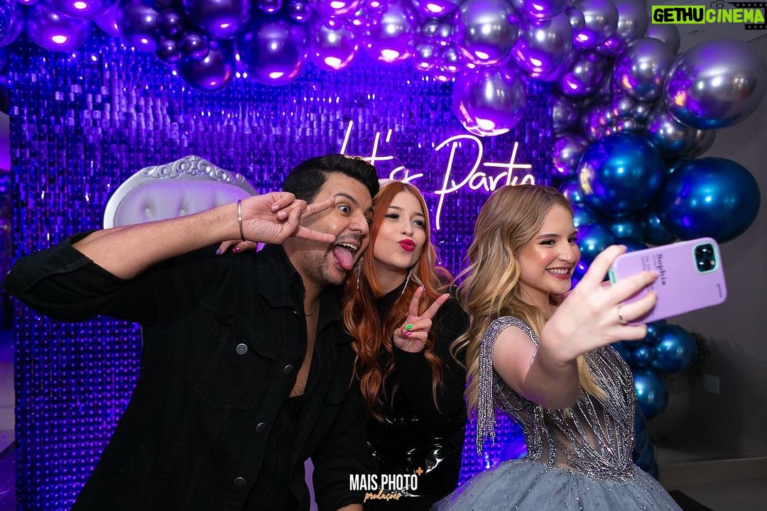 Sophia Valverde Instagram - Mais 10 fotos da minha festa de 18 anos 🩷 Arrasta para o lado pra ver todas 🥰 #festa #amei #18 #happybirthday #aniversario #look #instaphoto Buffet @casabertolazzi Cobertura de evento @arrozdefestaoficial Assessoria @carolqueirozassessoria Looks @israelvalentimoficial Beleza @jacksonnunesoficial @gabrielgonsalles @gleicabeauty @lopesvandela Decoradora @camidecorr Acervo @cakefakesp Balões @feehpersonalizados Papelaria de luxo @lakarolpersonalizadosdeluxo Suspiro @como.oususpiro Doces finos @luchocolates Iluminação @casaliluminadoeventos Torre Led @mais.photo @maisledproducoes Iluminação @casaliluminadoeventos Painel @cakefakesp e @luminiwall Balões @feehpersonalizados Dj @djviloki_ Plataforma 360° @mais.photo Espelho mágico @mais.photo Fogo e filmagem @mais.photo Túnel de Led @mais.photo Churros @super.churros_ Donuts @theplanetdonuts Brigadeiro @delicianotacho.Brigadeiria Sorvete @sorvetevintage Algodão escultura @candypopalgodao Pudim @pudinsdodods Foundee @domcheffoundue Móveis de Led @ddreventos Letreiro @casailuminadoeventos Bolo @luchocolates Pista @djviloki_ Bar @vado_drinks Aromatização ambiente @bykicustodioq Bem festivo @miahdoces_ Bolachinhas @donanicebolacharia