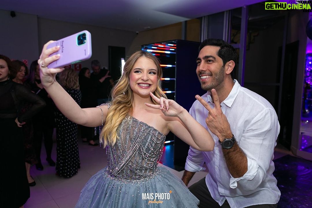 Sophia Valverde Instagram - Mais 10 fotos da minha festa de 18 anos 🩷 Arrasta para o lado pra ver todas 🥰 #festa #amei #18 #happybirthday #aniversario #look #instaphoto Buffet @casabertolazzi Cobertura de evento @arrozdefestaoficial Assessoria @carolqueirozassessoria Looks @israelvalentimoficial Beleza @jacksonnunesoficial @gabrielgonsalles @gleicabeauty @lopesvandela Decoradora @camidecorr Acervo @cakefakesp Balões @feehpersonalizados Papelaria de luxo @lakarolpersonalizadosdeluxo Suspiro @como.oususpiro Doces finos @luchocolates Iluminação @casaliluminadoeventos Torre Led @mais.photo @maisledproducoes Iluminação @casaliluminadoeventos Painel @cakefakesp e @luminiwall Balões @feehpersonalizados Dj @djviloki_ Plataforma 360° @mais.photo Espelho mágico @mais.photo Fogo e filmagem @mais.photo Túnel de Led @mais.photo Churros @super.churros_ Donuts @theplanetdonuts Brigadeiro @delicianotacho.Brigadeiria Sorvete @sorvetevintage Algodão escultura @candypopalgodao Pudim @pudinsdodods Foundee @domcheffoundue Móveis de Led @ddreventos Letreiro @casailuminadoeventos Bolo @luchocolates Pista @djviloki_ Bar @vado_drinks Aromatização ambiente @bykicustodioq Bem festivo @miahdoces_ Bolachinhas @donanicebolacharia