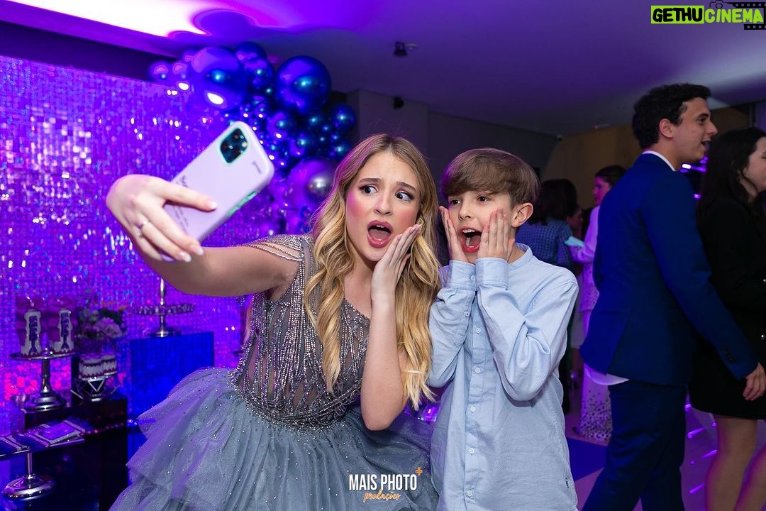Sophia Valverde Instagram - Mais 10 fotos da minha festa de 18 anos 🩷 Arrasta para o lado pra ver todas 🥰 #festa #amei #18 #happybirthday #aniversario #look #instaphoto Buffet @casabertolazzi Cobertura de evento @arrozdefestaoficial Assessoria @carolqueirozassessoria Looks @israelvalentimoficial Beleza @jacksonnunesoficial @gabrielgonsalles @gleicabeauty @lopesvandela Decoradora @camidecorr Acervo @cakefakesp Balões @feehpersonalizados Papelaria de luxo @lakarolpersonalizadosdeluxo Suspiro @como.oususpiro Doces finos @luchocolates Iluminação @casaliluminadoeventos Torre Led @mais.photo @maisledproducoes Iluminação @casaliluminadoeventos Painel @cakefakesp e @luminiwall Balões @feehpersonalizados Dj @djviloki_ Plataforma 360° @mais.photo Espelho mágico @mais.photo Fogo e filmagem @mais.photo Túnel de Led @mais.photo Churros @super.churros_ Donuts @theplanetdonuts Brigadeiro @delicianotacho.Brigadeiria Sorvete @sorvetevintage Algodão escultura @candypopalgodao Pudim @pudinsdodods Foundee @domcheffoundue Móveis de Led @ddreventos Letreiro @casailuminadoeventos Bolo @luchocolates Pista @djviloki_ Bar @vado_drinks Aromatização ambiente @bykicustodioq Bem festivo @miahdoces_ Bolachinhas @donanicebolacharia