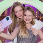 Sophia Valverde Instagram - Mais 10 fotos da minha festa de 18 anos 🩷 Arrasta para o lado pra ver todas 🥰 #festa #amei #18 #happybirthday #aniversario #look #instaphoto Buffet @casabertolazzi Cobertura de evento @arrozdefestaoficial Assessoria @carolqueirozassessoria Looks @israelvalentimoficial Beleza @jacksonnunesoficial @gabrielgonsalles @gleicabeauty @lopesvandela Decoradora @camidecorr Acervo @cakefakesp Balões @feehpersonalizados Papelaria de luxo @lakarolpersonalizadosdeluxo Suspiro @como.oususpiro Doces finos @luchocolates Iluminação @casaliluminadoeventos Torre Led @mais.photo @maisledproducoes Iluminação @casaliluminadoeventos Painel @cakefakesp e @luminiwall Balões @feehpersonalizados Dj @djviloki_ Plataforma 360° @mais.photo Espelho mágico @mais.photo Fogo e filmagem @mais.photo Túnel de Led @mais.photo Churros @super.churros_ Donuts @theplanetdonuts Brigadeiro @delicianotacho.Brigadeiria Sorvete @sorvetevintage Algodão escultura @candypopalgodao Pudim @pudinsdodods Foundee @domcheffoundue Móveis de Led @ddreventos Letreiro @casailuminadoeventos Bolo @luchocolates Pista @djviloki_ Bar @vado_drinks Aromatização ambiente @bykicustodioq Bem festivo @miahdoces_ Bolachinhas @donanicebolacharia