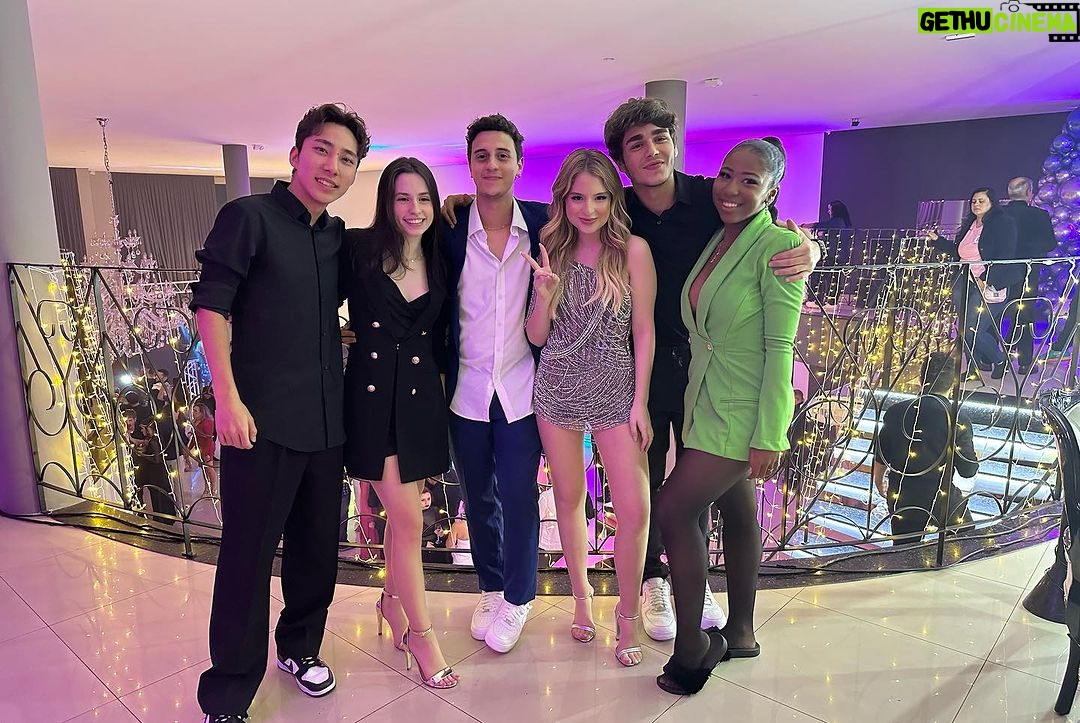 Sophia Valverde Instagram - Mais 10 fotos da minha festa de 18 anos 🩷 Arrasta para o lado pra ver todas 🥰 #festa #amei #18 #happybirthday #aniversario #look #instaphoto Buffet @casabertolazzi Cobertura de evento @arrozdefestaoficial Assessoria @carolqueirozassessoria Looks @israelvalentimoficial Beleza @jacksonnunesoficial @gabrielgonsalles @gleicabeauty @lopesvandela Decoradora @camidecorr Acervo @cakefakesp Balões @feehpersonalizados Papelaria de luxo @lakarolpersonalizadosdeluxo Suspiro @como.oususpiro Doces finos @luchocolates Iluminação @casaliluminadoeventos Torre Led @mais.photo @maisledproducoes Iluminação @casaliluminadoeventos Painel @cakefakesp e @luminiwall Balões @feehpersonalizados Dj @djviloki_ Plataforma 360° @mais.photo Espelho mágico @mais.photo Fogo e filmagem @mais.photo Túnel de Led @mais.photo Churros @super.churros_ Donuts @theplanetdonuts Brigadeiro @delicianotacho.Brigadeiria Sorvete @sorvetevintage Algodão escultura @candypopalgodao Pudim @pudinsdodods Foundee @domcheffoundue Móveis de Led @ddreventos Letreiro @casailuminadoeventos Bolo @luchocolates Pista @djviloki_ Bar @vado_drinks Aromatização ambiente @bykicustodioq Bem festivo @miahdoces_ Bolachinhas @donanicebolacharia