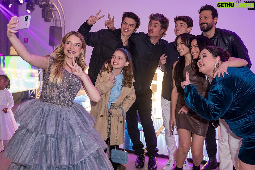 Sophia Valverde Instagram - Mais 10 fotos da minha festa de 18 anos 🩷 Arrasta para o lado pra ver todas 🥰 #festa #amei #18 #happybirthday #aniversario #look #instaphoto Buffet @casabertolazzi Cobertura de evento @arrozdefestaoficial Assessoria @carolqueirozassessoria Looks @israelvalentimoficial Beleza @jacksonnunesoficial @gabrielgonsalles @gleicabeauty @lopesvandela Decoradora @camidecorr Acervo @cakefakesp Balões @feehpersonalizados Papelaria de luxo @lakarolpersonalizadosdeluxo Suspiro @como.oususpiro Doces finos @luchocolates Iluminação @casaliluminadoeventos Torre Led @mais.photo @maisledproducoes Iluminação @casaliluminadoeventos Painel @cakefakesp e @luminiwall Balões @feehpersonalizados Dj @djviloki_ Plataforma 360° @mais.photo Espelho mágico @mais.photo Fogo e filmagem @mais.photo Túnel de Led @mais.photo Churros @super.churros_ Donuts @theplanetdonuts Brigadeiro @delicianotacho.Brigadeiria Sorvete @sorvetevintage Algodão escultura @candypopalgodao Pudim @pudinsdodods Foundee @domcheffoundue Móveis de Led @ddreventos Letreiro @casailuminadoeventos Bolo @luchocolates Pista @djviloki_ Bar @vado_drinks Aromatização ambiente @bykicustodioq Bem festivo @miahdoces_ Bolachinhas @donanicebolacharia