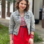 Sophia Valverde Instagram – Mais um dia lindo de gravação do filme “Turma da Mônica Jovem: Reflexos do Medo” ❤️

Quem aí já tá seguindo o insta oficial do filme? 🎬

Sigam: @tmjfilme 🥰

#turmadamonica #filme #photooftheday #monica #movie #actress #tachegando #amo #happy #lookdodia #gravação #gratidão