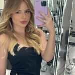 Sophia Valverde Instagram - Fotos do dia da transformação do meu cabelo 🥰 Apaixonada ❤️ Qual dessas fotos que vcs gostaram mais? 1, 2, 3 ou 4? Loiro por @jacksonnunesoficial Megahair por @dodohvital Salão @injack.sp #amo #cabelo #instalove #photooftheday #photography #blonde #hair #jacksonnunes IN Jackson Nunes São Paulo