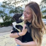 Sophia Valverde Instagram - Hoje é o aniversário de 2 aninhos da Charlotte 🥰 @clube_salatino Charlotte é uma cachorrinha especial, cheia de energia, carinhosa, companheira, que ama dormir comigo, que ama passear… O tempo voa e ela já está completando 2 anos ❤️ Quero ver todo mundo desejando um aniversário para o meu meu amorzinho: @amoresdasophiavalverde 🎂 #galgo #aniversario #happybirthday #amo #greyhound #clubesalatino Canil Salatino