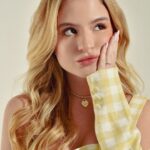 Sophia Valverde Instagram – ✨
No que vcs estão pensando agora? 💛

Foto: @julianasabbatini_ph 
Beleza: @eudannyanjos 
Look: @camilacoelhocollection / @camilacoelho 

#photography #photooftheday #photo #amo