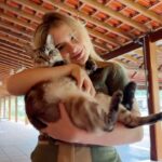 Sophia Valverde Instagram – Um #tbt atrasado mas com os melhores encontros sempre 🥰 

Quem aí ama os animais? ❤️

#tbt #photooftheday #amo #pet #animais #petlovers #maisamor #dogsofinstagram #cat #catlovers