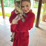 Sophia Valverde Instagram – Um #tbt atrasado mas com os melhores encontros sempre 🥰 

Quem aí ama os animais? ❤️

#tbt #photooftheday #amo #pet #animais #petlovers #maisamor #dogsofinstagram #cat #catlovers