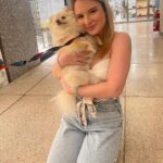 Sophia Valverde Instagram – Um #tbt atrasado mas com os melhores encontros sempre 🥰 

Quem aí ama os animais? ❤️

#tbt #photooftheday #amo #pet #animais #petlovers #maisamor #dogsofinstagram #cat #catlovers